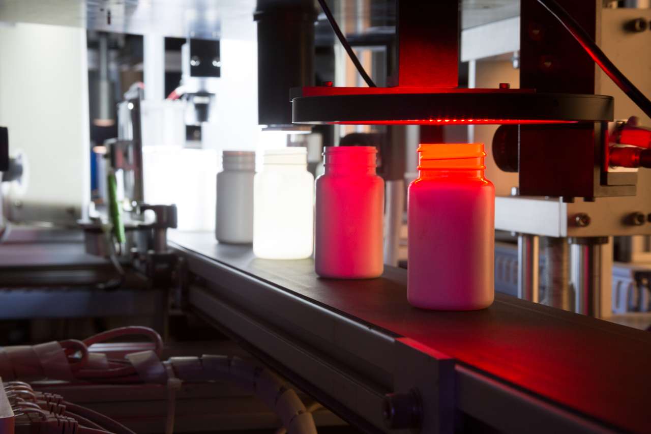 Surface inspection of HDPE bottle — Optomech BIS sidewall camera